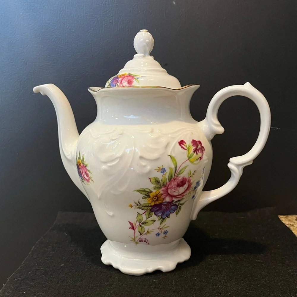 Vintage Royal Kent Floral White Porcelain Teapot Made in Poland 6 cup